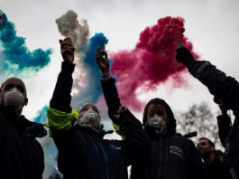 Francia suspende subida del combustible y congela precio de luz y gas tras protestas