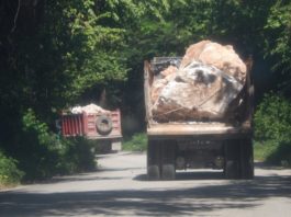 BARAHONA: Empresa de Gonzalo Castillo destruye montaña sobre río en La Ciénaga