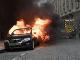 Más Protestas de los ‘chalecos amarillos’ en Francia: “¡Macron, dimisión!”