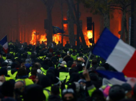 La protesta de los ‘chalecos amarillos’ siembra el caos en París