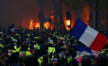 La protesta de los ‘chalecos amarillos’ siembra el caos en París