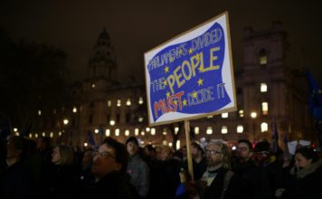 Tras votar por el Brexit, los arrepentidos piden dar marcha atrás