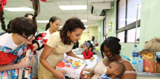 Primera Dama entrega juguetes a niños del Hospital Robert Reid por el Día de los Reyes