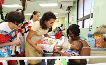Primera Dama entrega juguetes a niños del Hospital Robert Reid por el Día de los Reyes