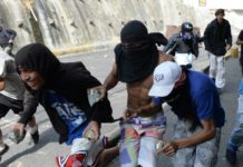 Cuatro muertos en disturbios previos a marchas en Venezuela
