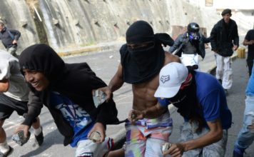 Cuatro muertos en disturbios previos a marchas en Venezuela