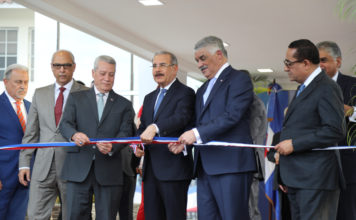 Presidente inaugura Edificio de Tecnología de la Información y Comunicación y moderno parqueo, en sede del Mirex