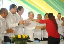 Presidente entrega 865 títulos de propiedad a productores de Monte Cristi
