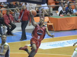 Oliver García debuta con 22 puntos y guía al Plaza a la victoria