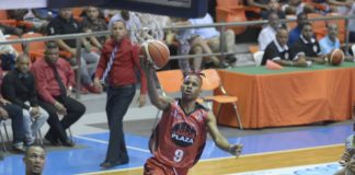 Oliver García debuta con 22 puntos y guía al Plaza a la victoria