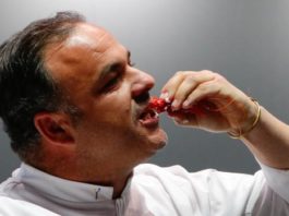 Ángel León asombra con una técnica revolucionaria para cocinar con sal