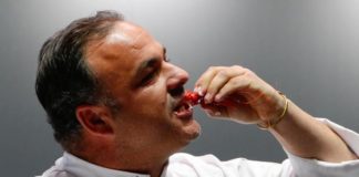 Ángel León asombra con una técnica revolucionaria para cocinar con sal