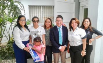 Fundación del lanzador Carlos Martínez «Tsunami Wave» visita Hospital Universitario Ricardo Limardo