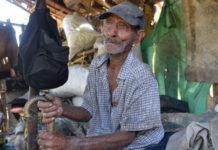 Anciano convive con la soledad y pobreza extrema