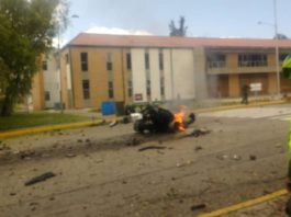 Atentado con coche bomba en escuela de policía de Bogotá deja 10 muertos