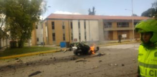 Atentado con coche bomba en escuela de policía de Bogotá deja 10 muertos