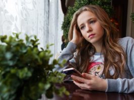Las adolescentes corren riesgo de padecer depresión a causa de las redes sociales