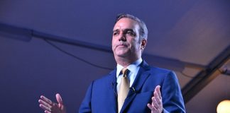 Luis Abinader pide a las mujeres que lo apoyen para cambiar el país