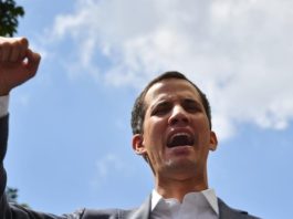 La policía política de Maduro detiene al presidente del Parlamento legítimo, y lo libera después