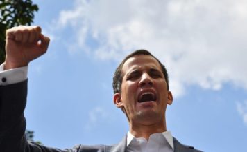 La policía política de Maduro detiene al presidente del Parlamento legítimo, y lo libera después