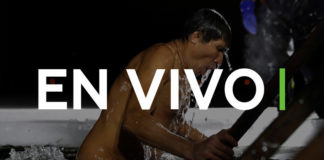 En Rusia los ortodoxos se sumergen en agua helada para celebrar el Bautismo de Cristo