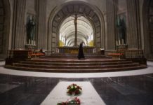 El prior del Valle de los Caídos niega al Gobierno el acceso para exhumar a Franco