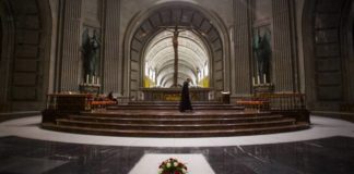 El prior del Valle de los Caídos niega al Gobierno el acceso para exhumar a Franco