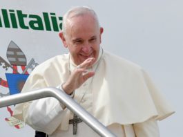 Emiratos Arabes Unidos recibe al papa en una visita histórica