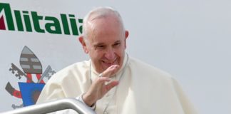 Emiratos Arabes Unidos recibe al papa en una visita histórica