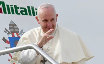 Emiratos Arabes Unidos recibe al papa en una visita histórica