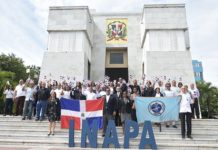 Inapa deposita ofrenda floral en Altar de la Patria