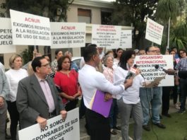 Vecinos del sector Bella Vista hacen vigilia frente al ACNUR