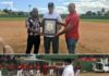 La Liga Independiente de béisbol del Nordeste (LINOR) reconocen al Lic. Vitelio Mejía