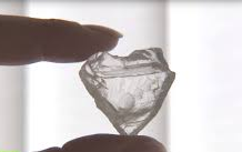 VIDEO: Presentan en Rusia un diamante extremadamente raro con forma de corazón