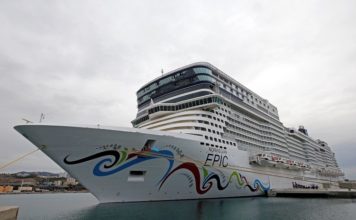 VIDEO: El momento en que un crucero choca contra un muelle en Puerto Rico y causa destrozos parciales