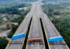 Los militares venezolanos bloquean un puente que Colombia quiere usar para trasladar ayuda humanitaria
