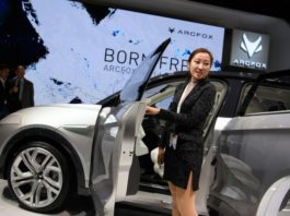 Fabricantes chinos de automóviles exponen sus modelos en Ginebra