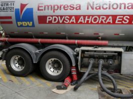 Desplome de la producción petrolera de Venezuela se acelerará tras apagón
