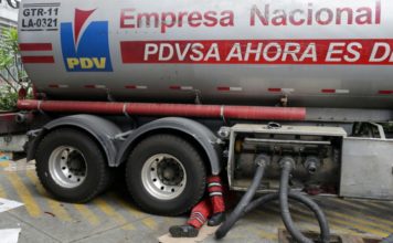 Desplome de la producción petrolera de Venezuela se acelerará tras apagón