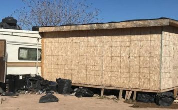 Hallan 67 inmigrantes hacinados en almacén sin baño ni muebles