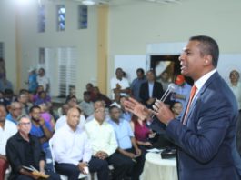 Demóstenes Martínez asegura sería un “desatino” modificar la Constitución