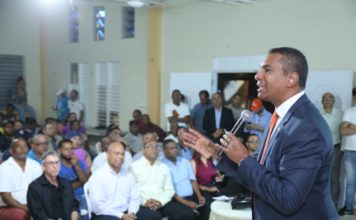 Demóstenes Martínez asegura sería un “desatino” modificar la Constitución