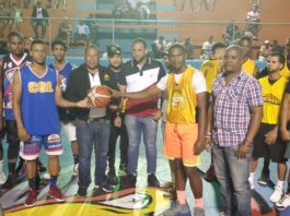 Inauguran primera Copa de Baloncesto dedicada a Roquelito García