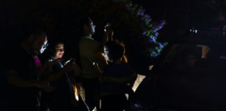 Angustia de venezolanos se agrava en tercer día de masivo apagón