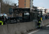 Sospechoso secuestra en Italia un autobús con 51 estudiantes y le prende fuego