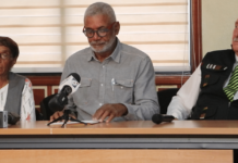 Científicos, legisladores y activistas solicitan destitución del ministro Ángel Estévez