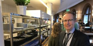 Suecia: el país donde los parlamentarios no tienen asesores propios y se pagan el café de su bolsillo