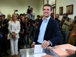 España vota en masa, con el socialista Sánchez favorito y la extrema derecha al acecho