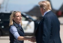 Trump anuncia que la secretaria de Seguridad Nacional de EEUU deja su puesto