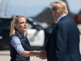 Trump anuncia que la secretaria de Seguridad Nacional de EEUU deja su puesto
